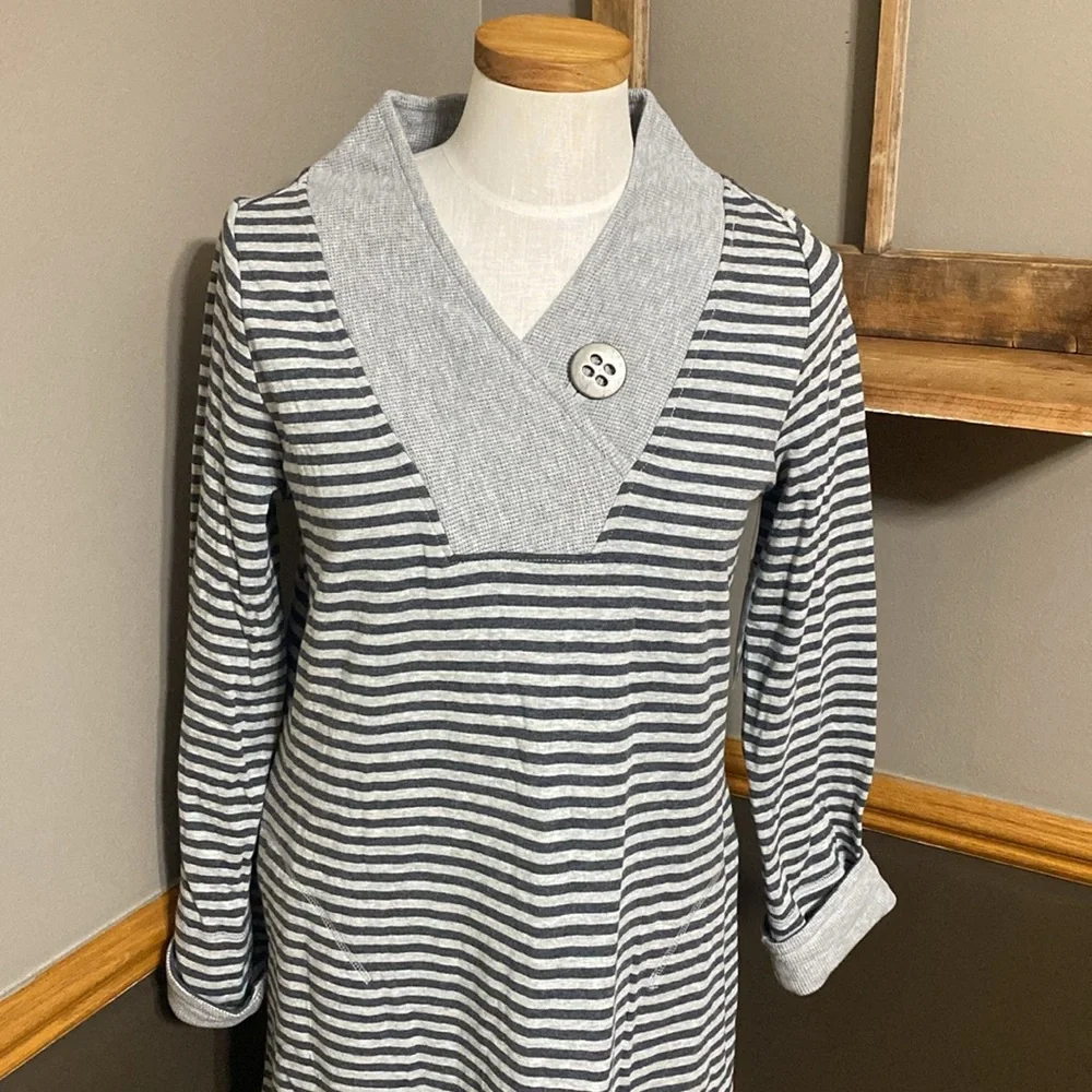 Soft surroundings gray striped v neck knit long sleeve dress size medium